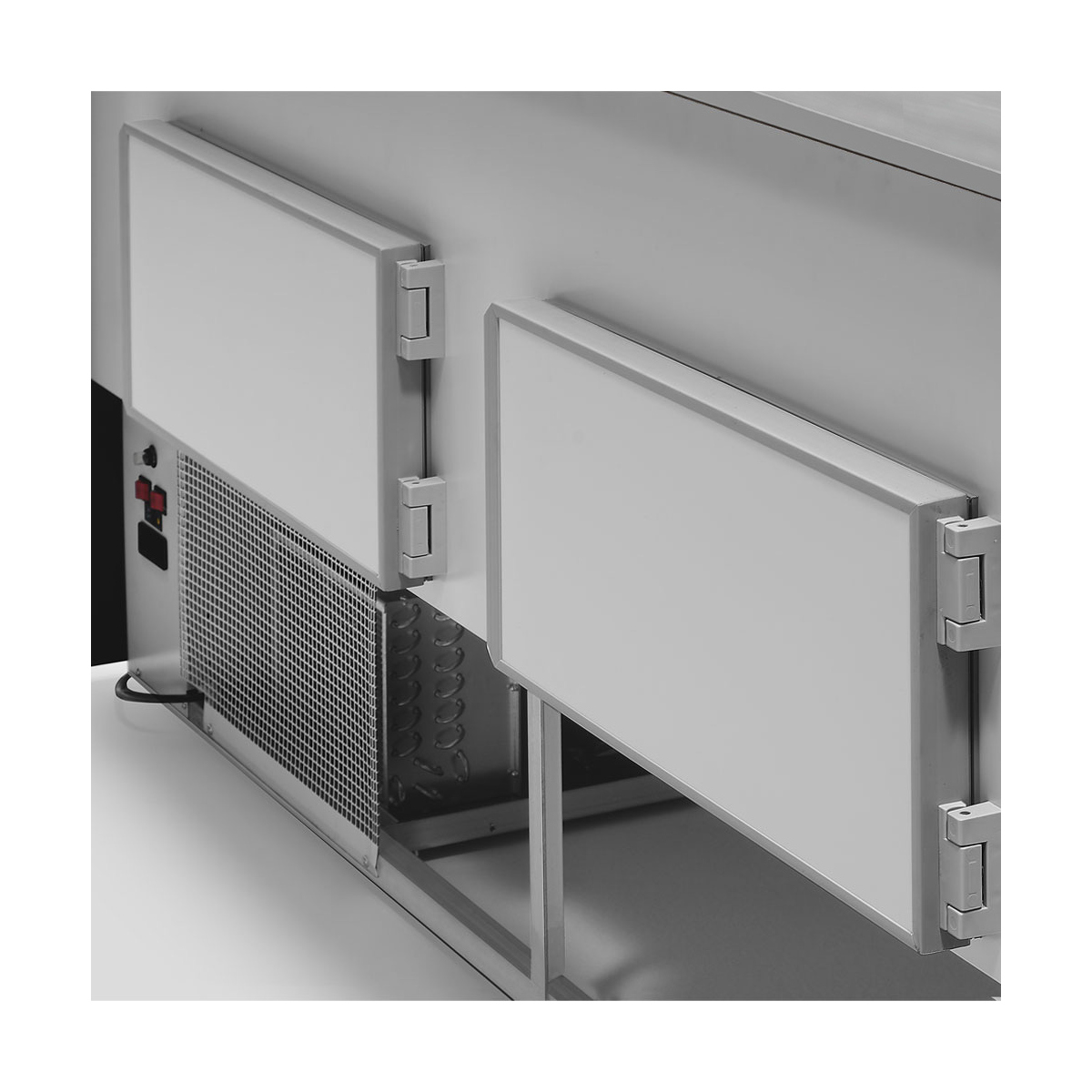 image gekoelde vitrinetoonbank met gebogen ruiten, met reserve - zwart 1