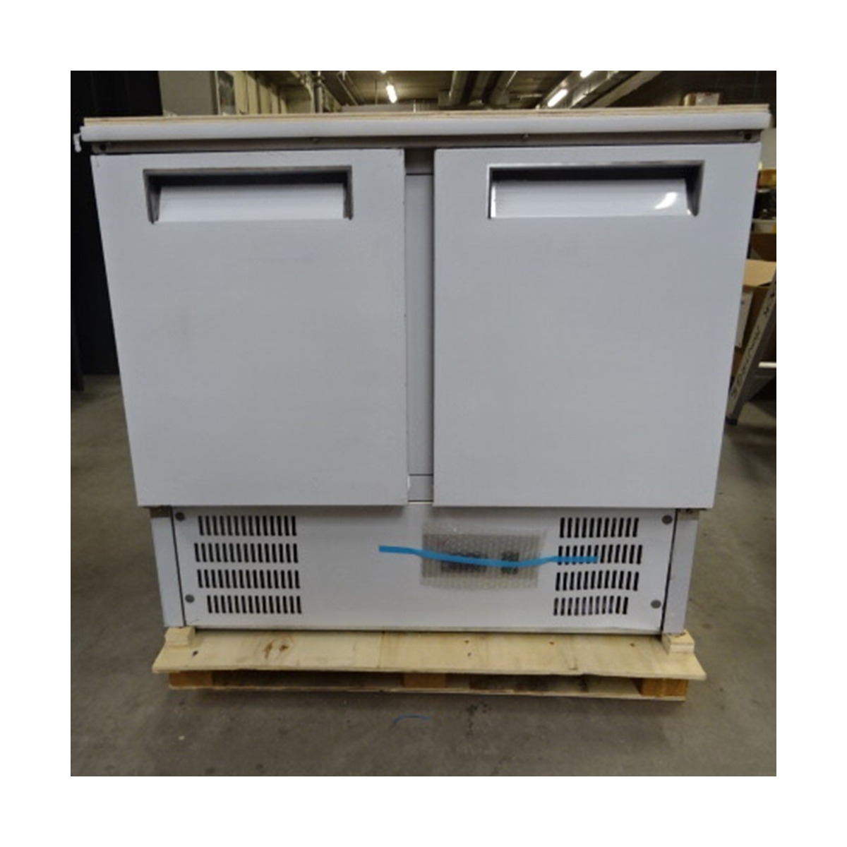 image gekoelde saladette met gebogen glas 2x gn1/1 + 3x gn 1/6-150 mm + reserve 2 deuren gn 1/1 1